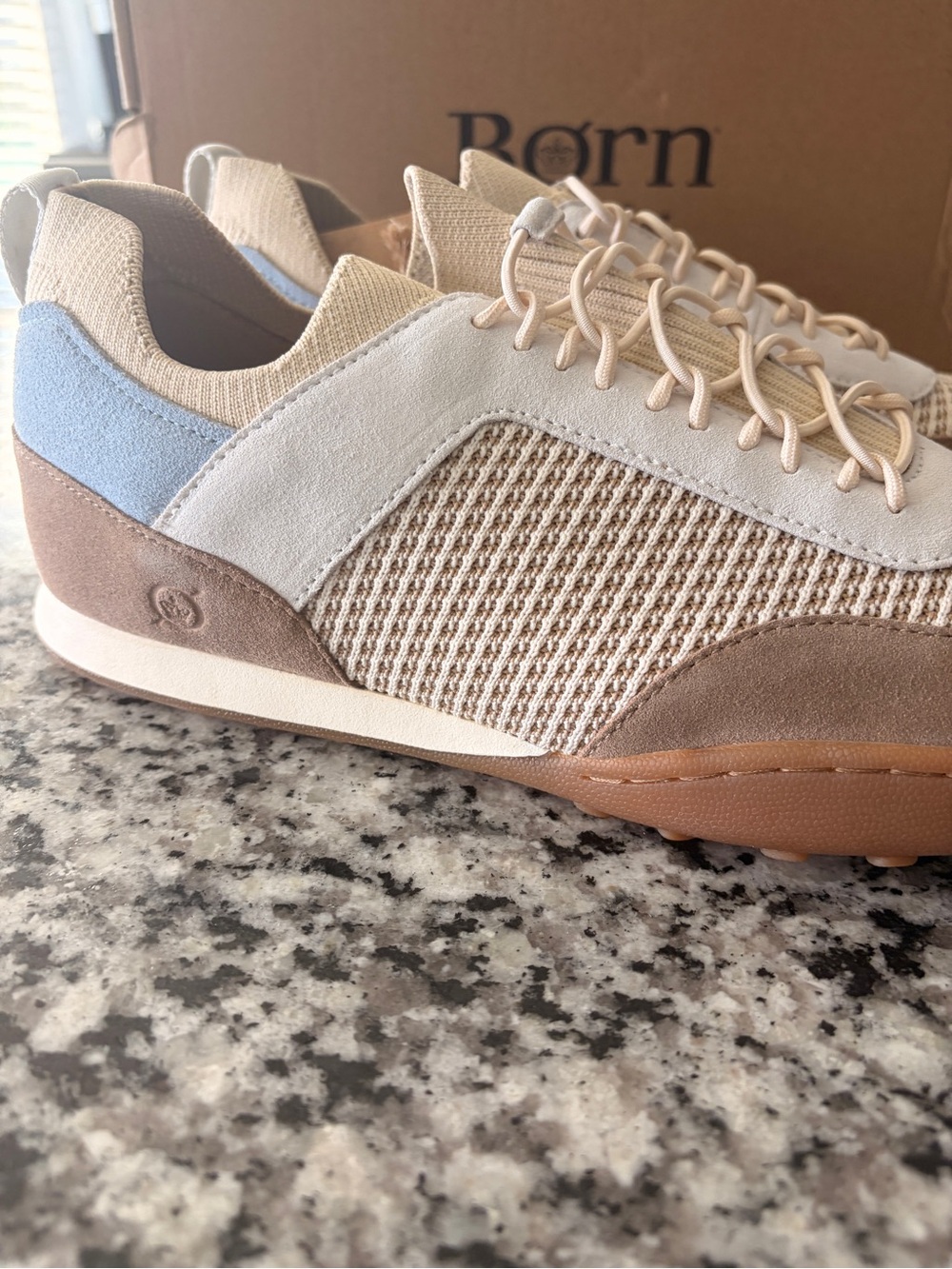 Brand New Born Women’s 10 Take Comfort Sneaker - Picture 2 of 10